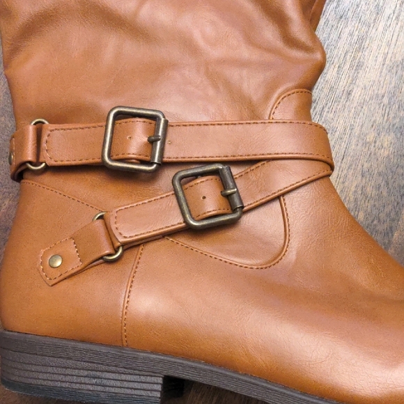 Elegant Tan Heeled Women's Boots - Picture 10 of 15